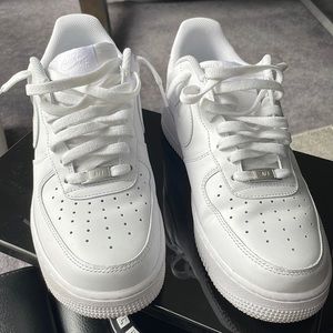 Air Force 1 low white on white